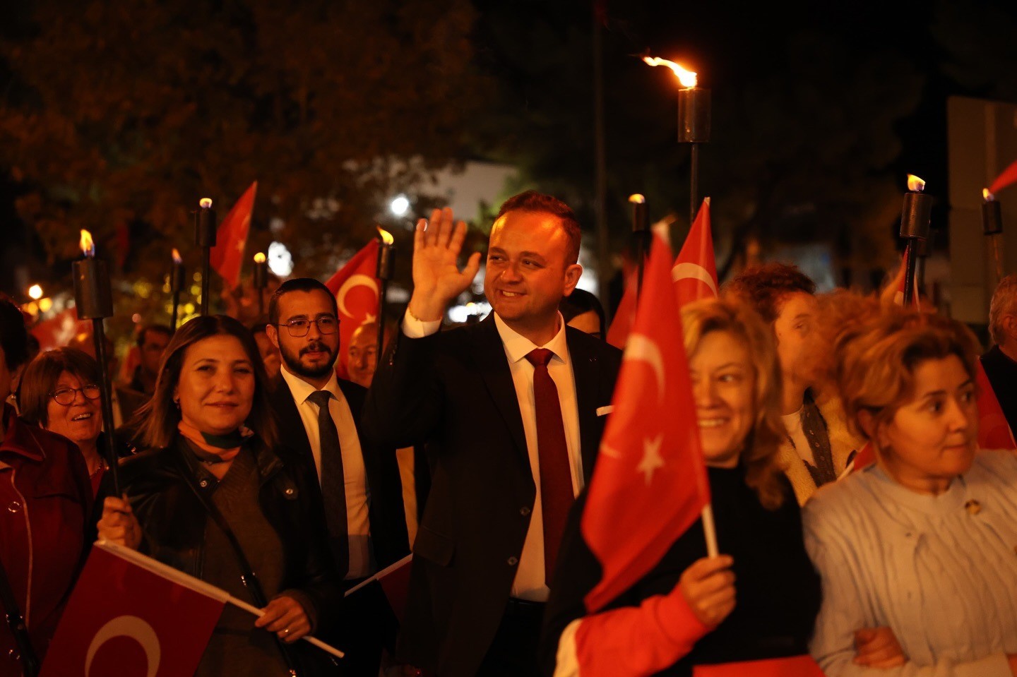 Cumhuriyetin 102. yaşı Çivril’de fener alayı ve konserle kutlandı
