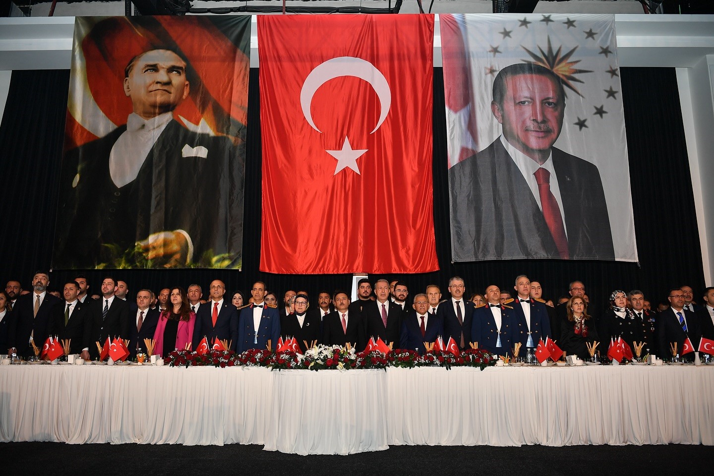 Başkan B&uuml;y&uuml;kkılı&ccedil;, Cumhuriyetin 102. yıl resepsiyonuna katıldı
