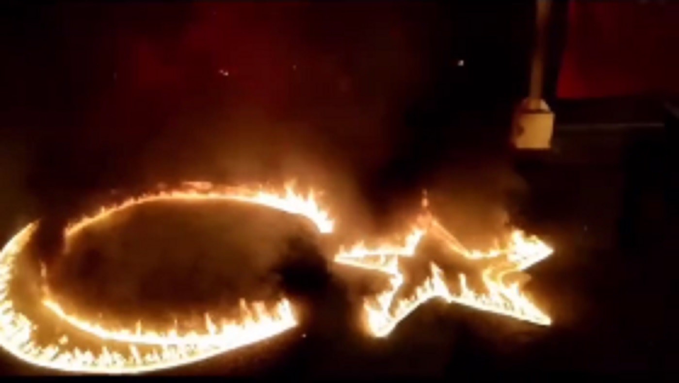 Ateş Savaş&ccedil;ıları 29 Ekim&rsquo;i alevlerle kutladılar
