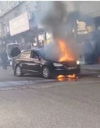 Siverek’te park halindeki otomobil alev aldı