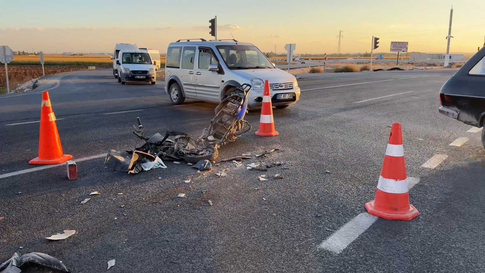 Şanlıurfa&rsquo;da kamyon ile elektrikli bisiklet &ccedil;arpıştı: 2 yaralı
