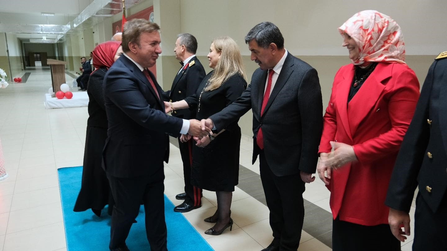 Erzincan&rsquo;da Cumhuriyet Resepsiyonu yoğun katılımla ger&ccedil;ekleşti
