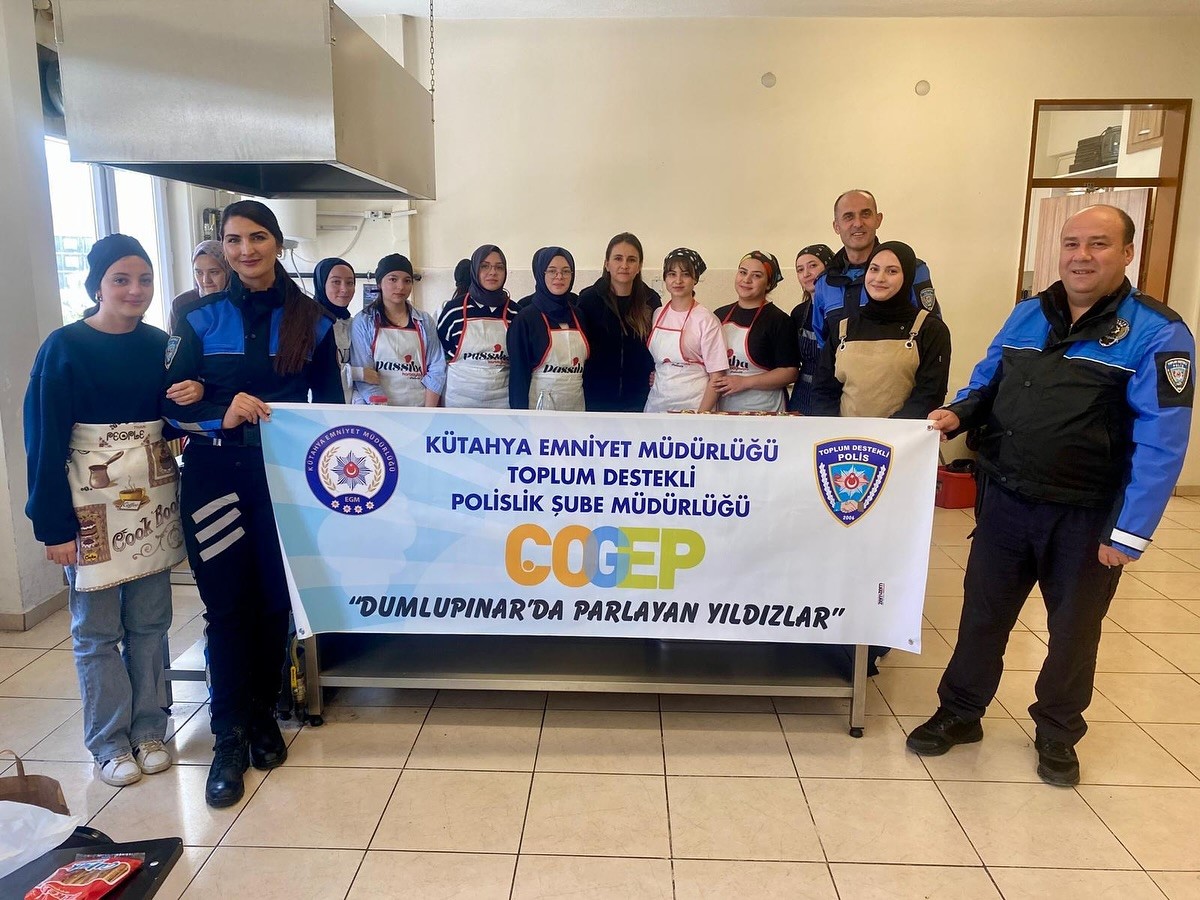 K&uuml;tahya İl Emniyet M&uuml;d&uuml;rl&uuml;ğ&uuml;&rsquo;nden gen&ccedil;lere destek
