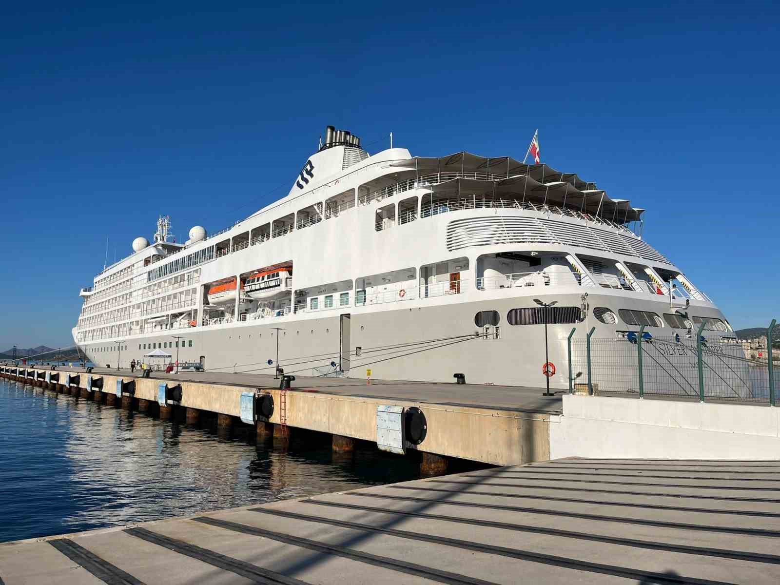 Bodrum’da kruvaziyer turizmi devam ediyor