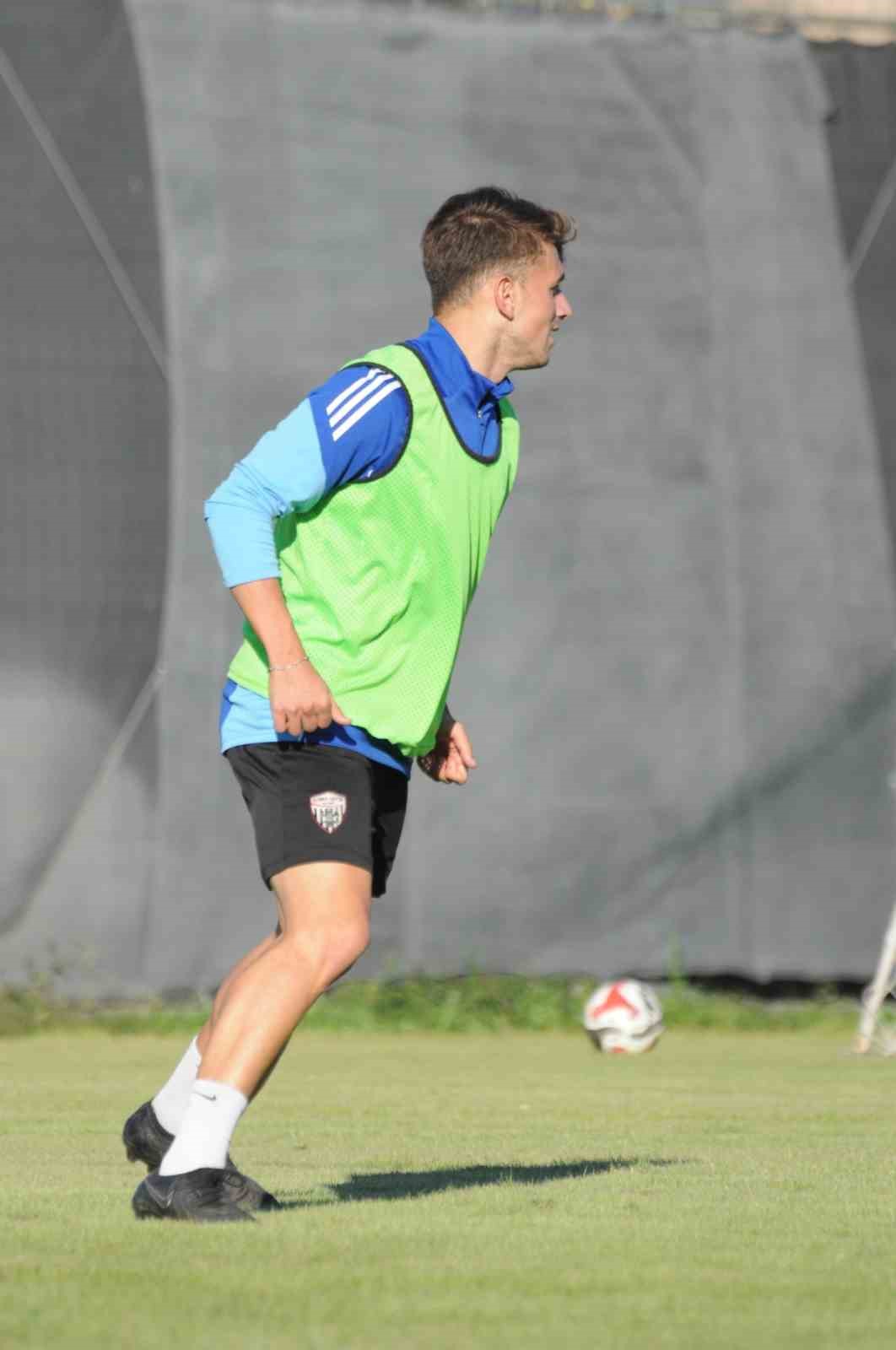 Somaspor, Adanaspor hazırlıklarını s&uuml;rd&uuml;r&uuml;yor
