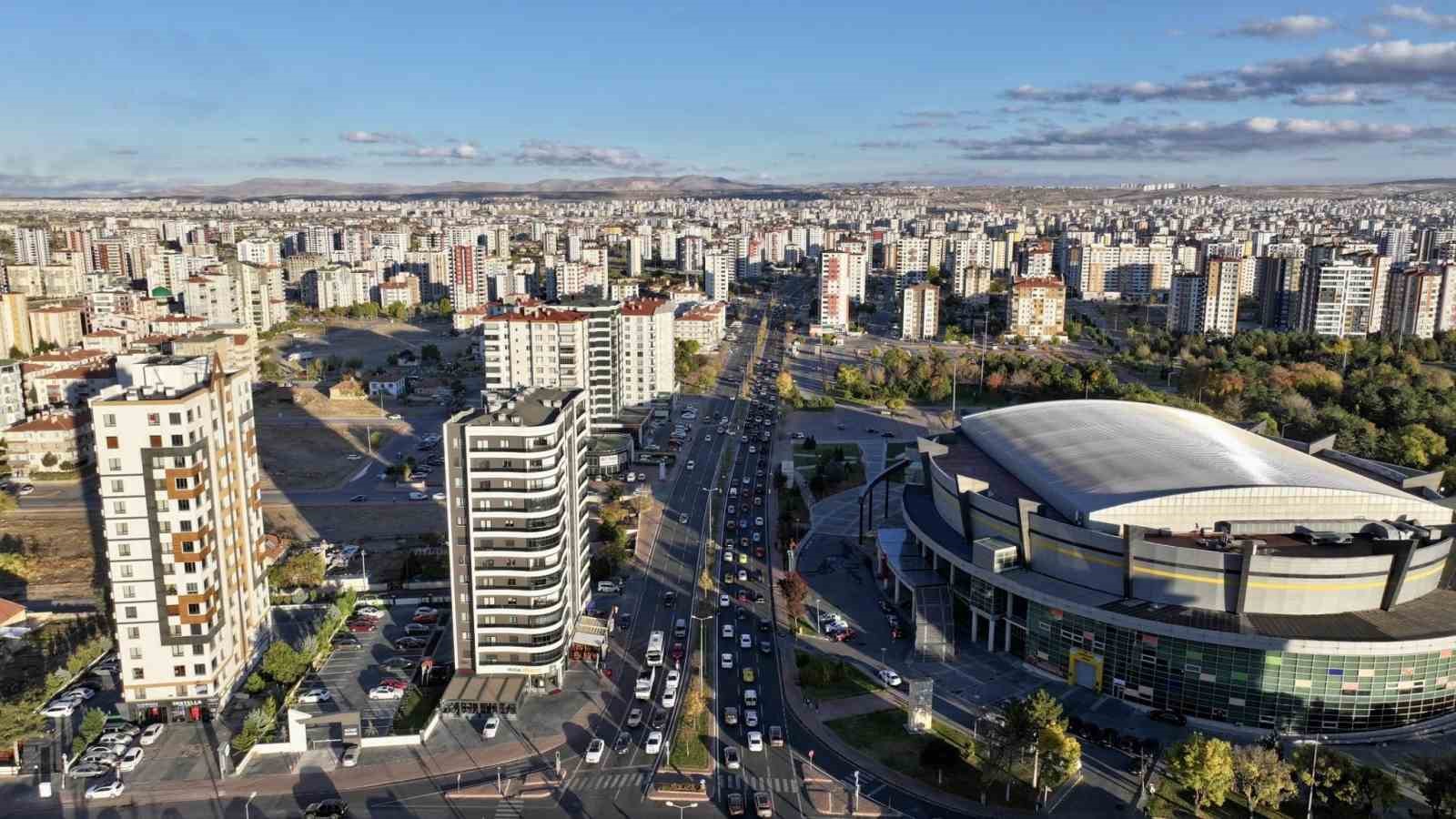 Kocasinan’da ‘Ay Yıldız Turu’na yüzlerce araç katıldı