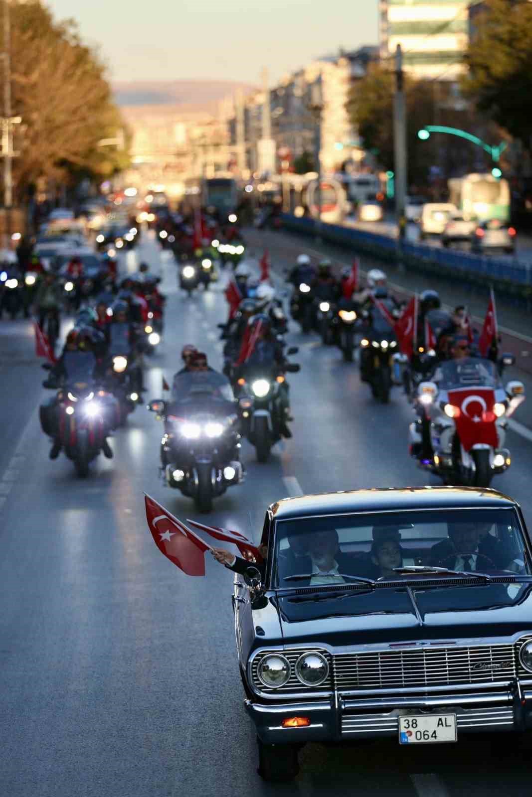 Kocasinan&rsquo;da &lsquo;Ay Yıldız Turu&rsquo;na y&uuml;zlerce ara&ccedil; katıldı
