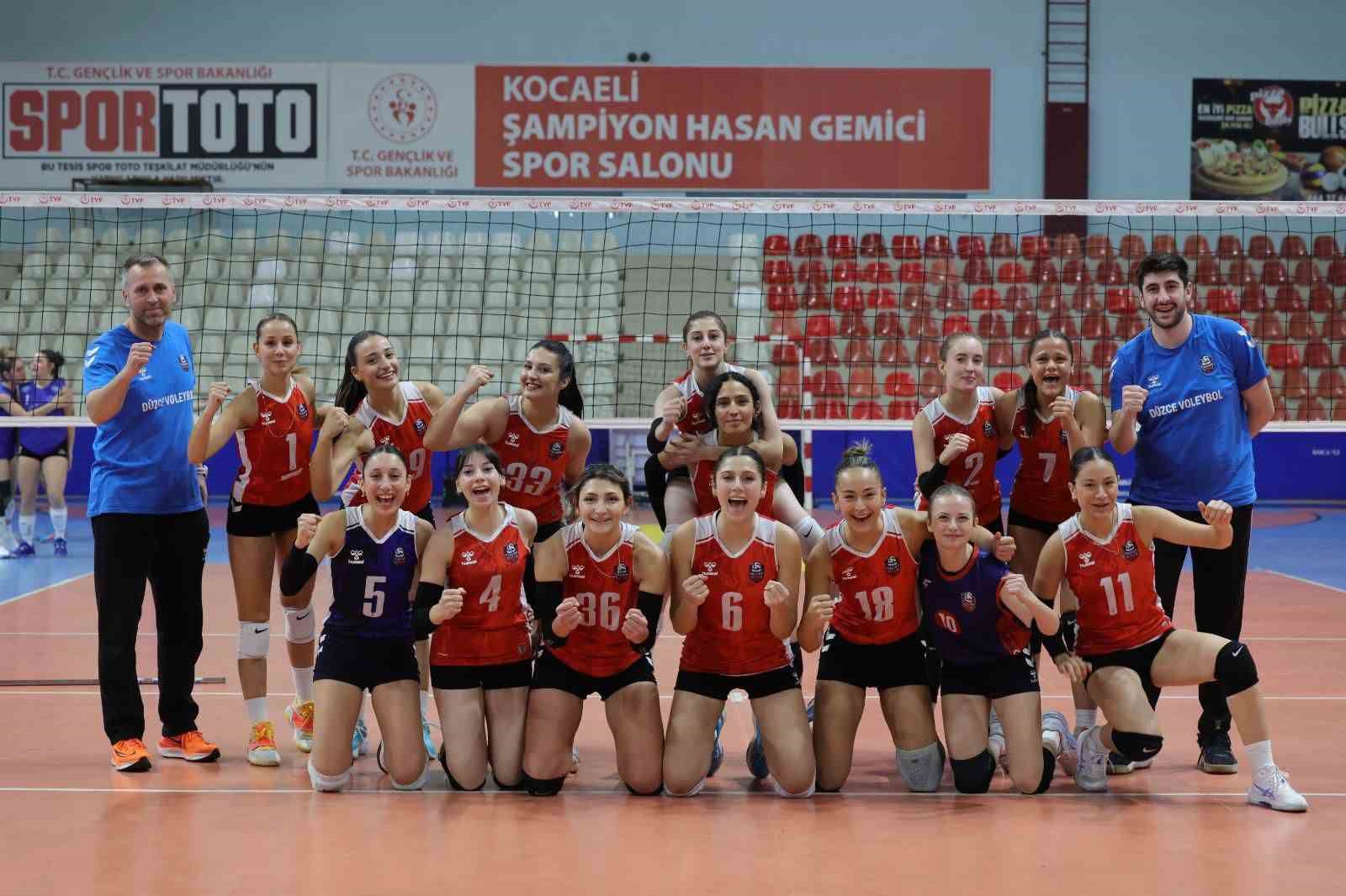 D&uuml;zce Kadın Voleybol takımı ilk galibiyetini aldı
