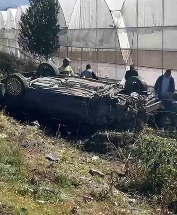 Burdur’da 2 otomobil kafa kafaya çarpıştı: 3 yaralı