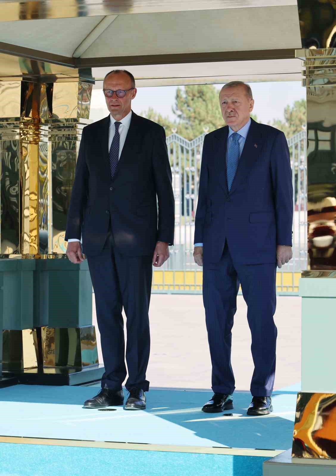 Cumhurbaşkanı Erdoğan, Almanya Başbakanı Merz&rsquo;i resmi t&ouml;renle karşıladı
