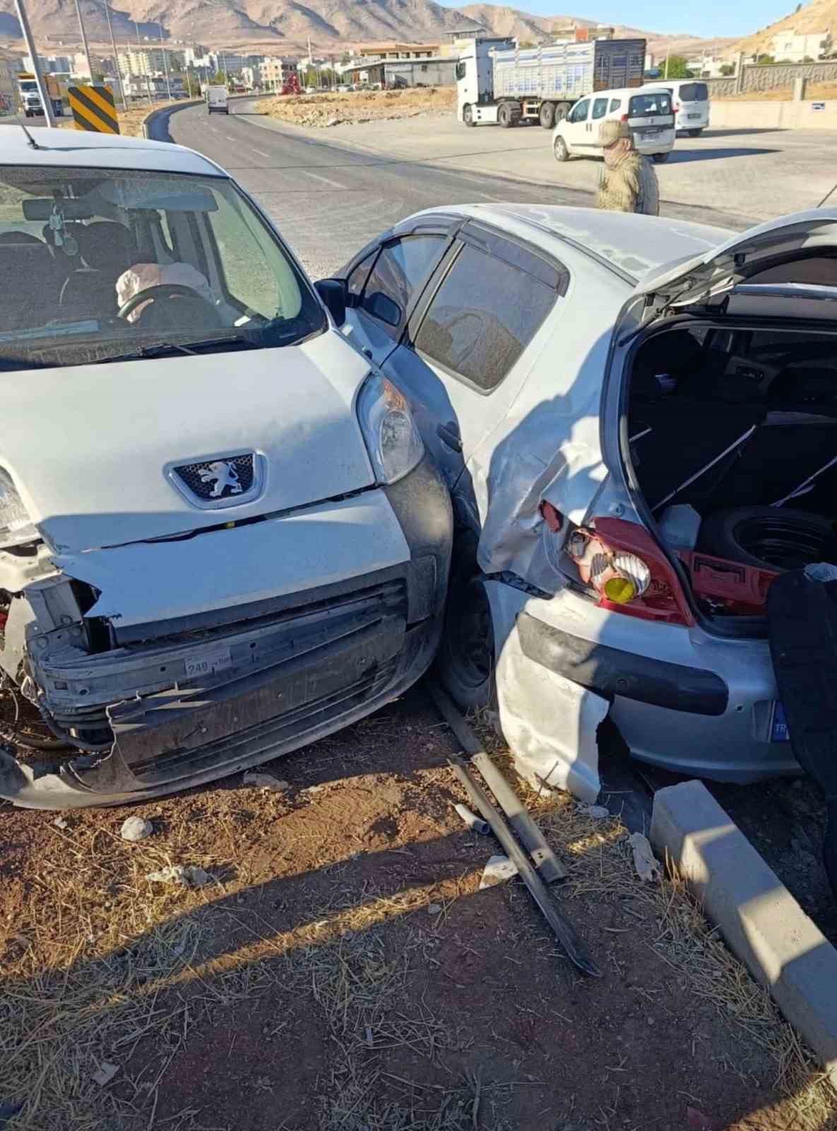 Kurtalan’da iki otomobil çarpıştı: 1 yaralı