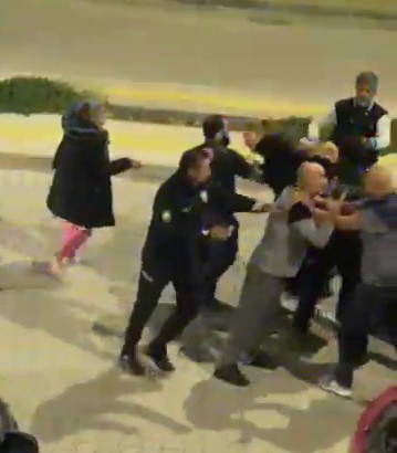 Akrabalar arasındaki kavgada 3 kişi yaralandı