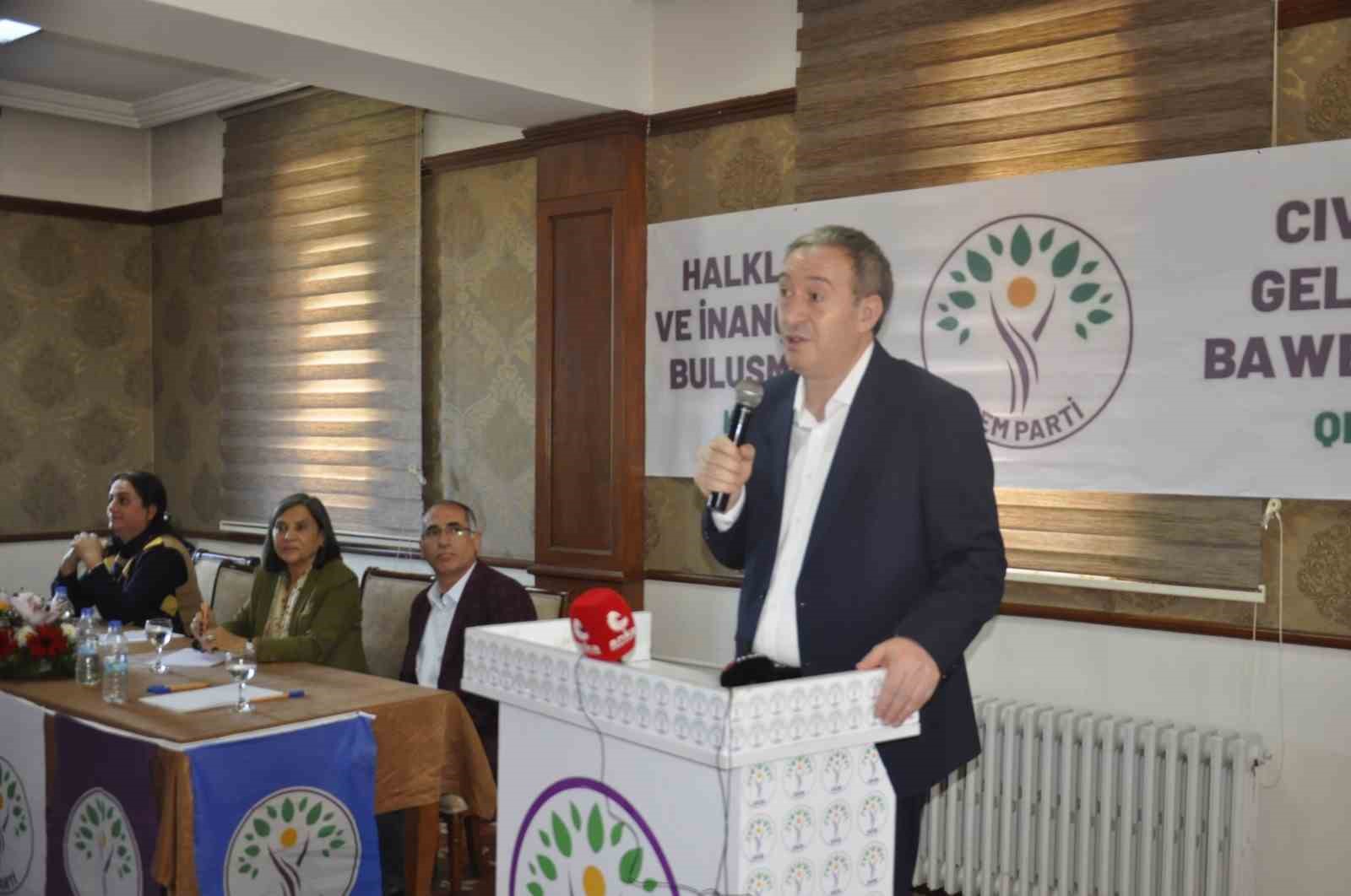 DEM Parti Genel Başkanı Bakırhan: "PKK&rsquo;nın kendisini feshetmesi, en son da artık T&uuml;rkiye sınırları dışına &ccedil;ıkarak, T&uuml;rkiye devletine silah &ccedil;evirmeyeceğini belirtmesi tarihi bir &ouml;nemdedir"
