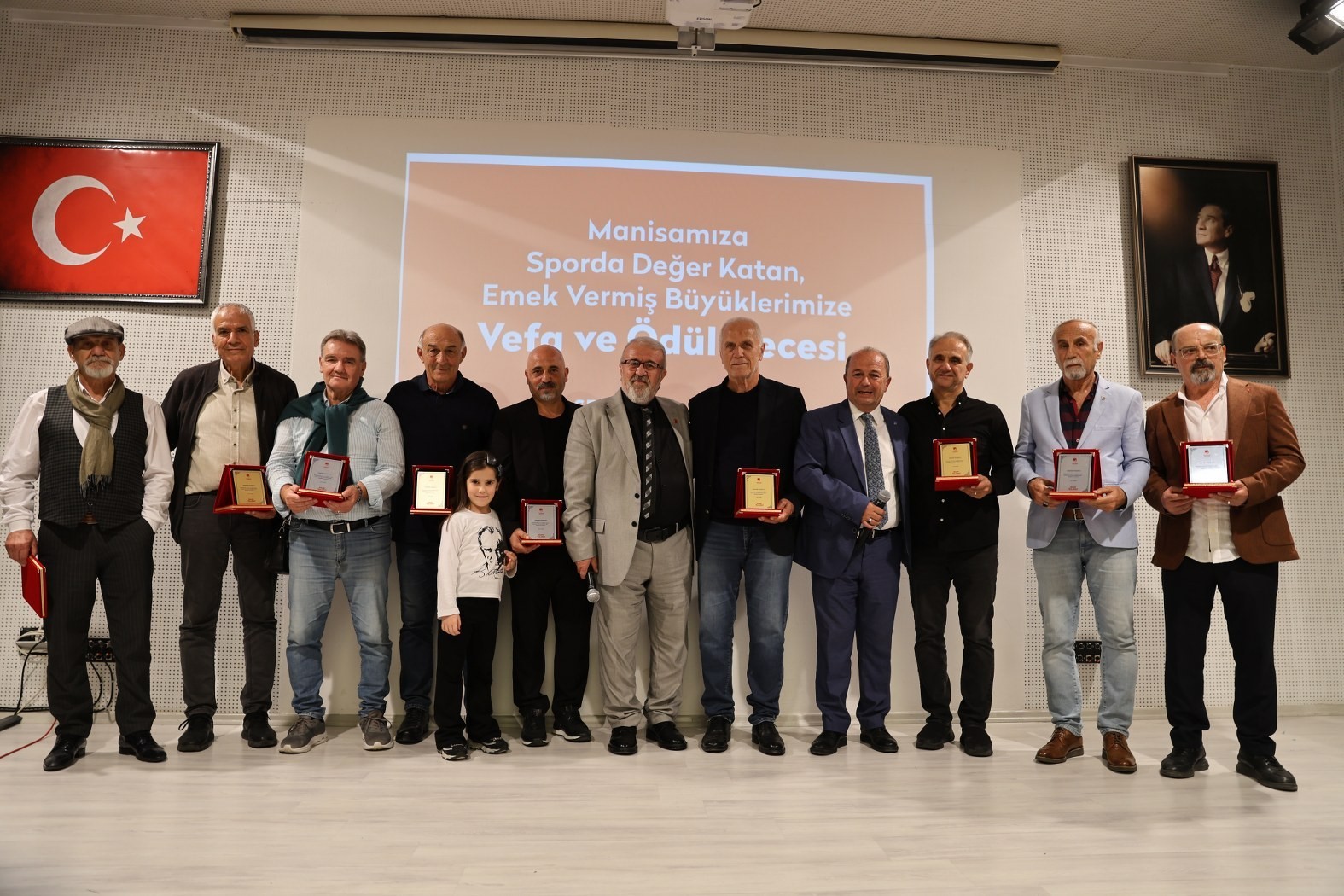 Spora katkı sunan 78 isme plaket