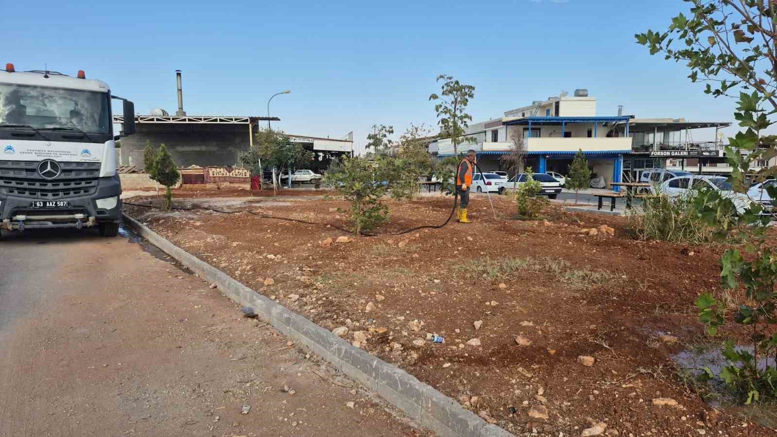 Eyy&uuml;biye&rsquo;deki parklarda bakım ve yenileme &ccedil;alışması
