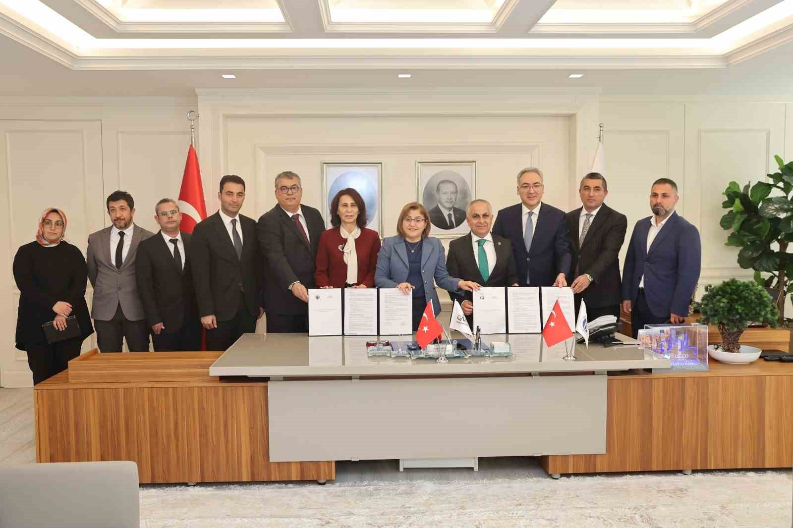 Gaziantep B&uuml;y&uuml;kşehir akademik tecr&uuml;beden yararlanmayı s&uuml;rd&uuml;r&uuml;yor
