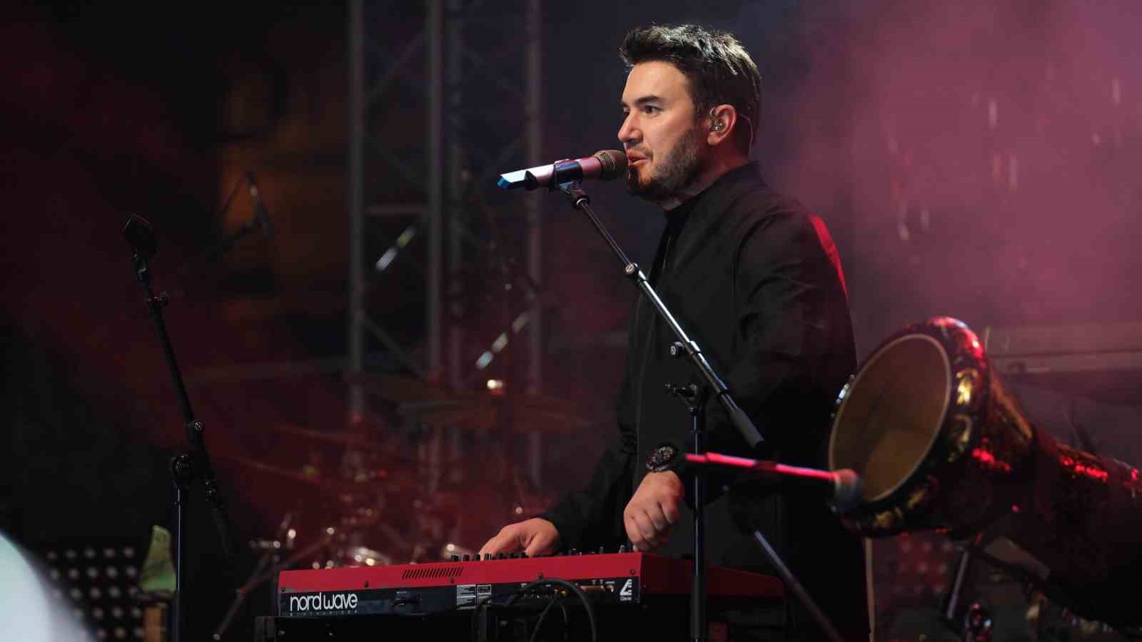 Ceceli&rsquo;den Yıldırımlılara unutulmaz gece
