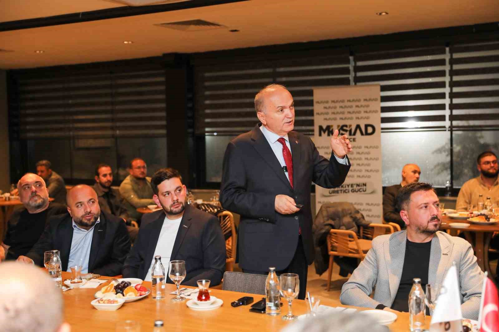 Başkan &Ouml;zl&uuml;, "D&uuml;zce&rsquo;nin merkezinde b&uuml;y&uuml;k bir d&ouml;n&uuml;ş&uuml;m başlattık"
