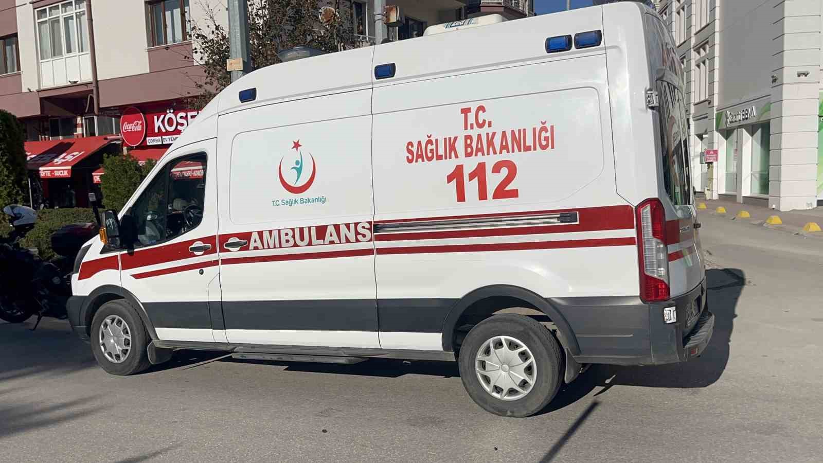 Arkadaşını bı&ccedil;akladı, olay yerinde polisi bekledi
