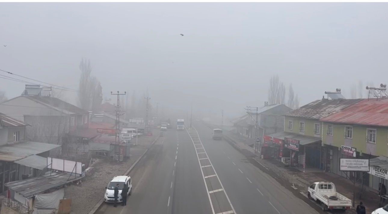 Ağrı’da sis etkili oldu