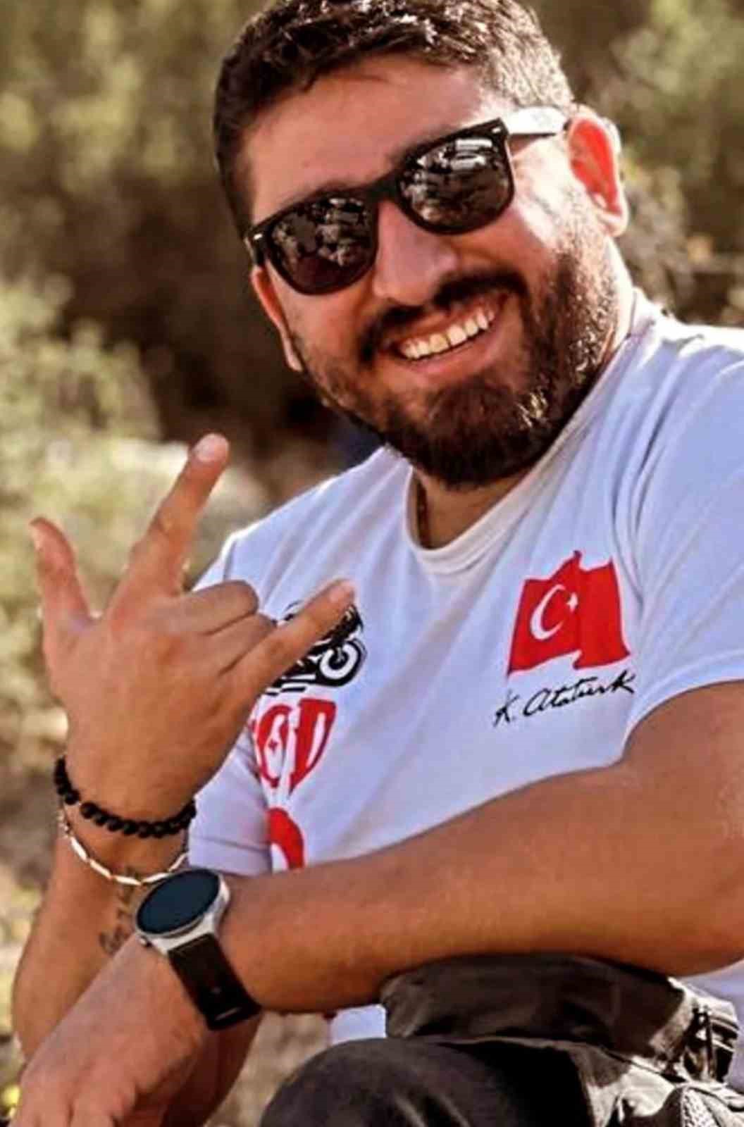 Babasının mezarını ziyaretten d&ouml;nerken ge&ccedil;irdiği kazada hayatını kaybetti
