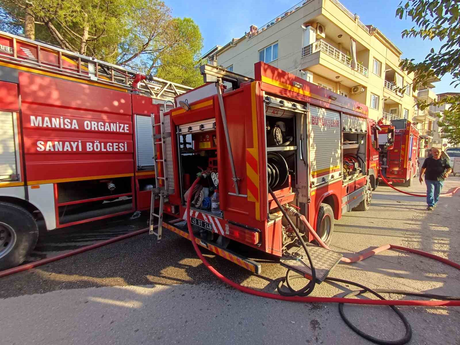 Metruk binada &ccedil;ıkan yangın korkuttu
