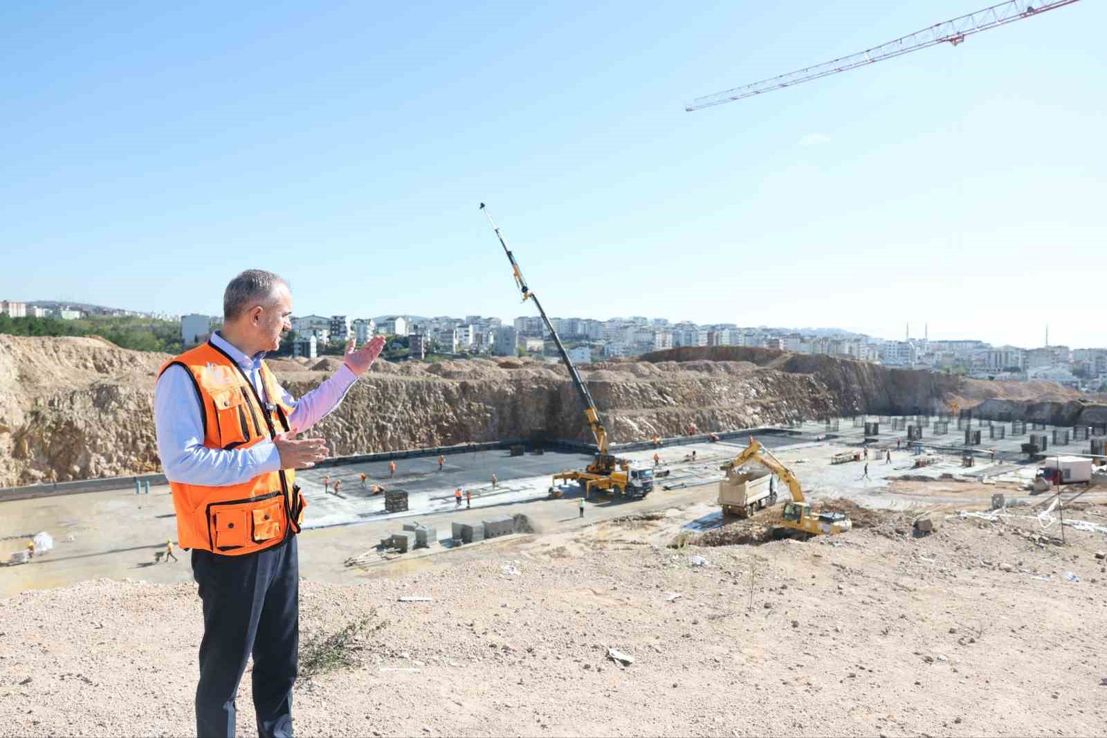 Başkan Çiftçi devlet hastanesi şantiyesinde: "İnşaat hızla ilerliyor"