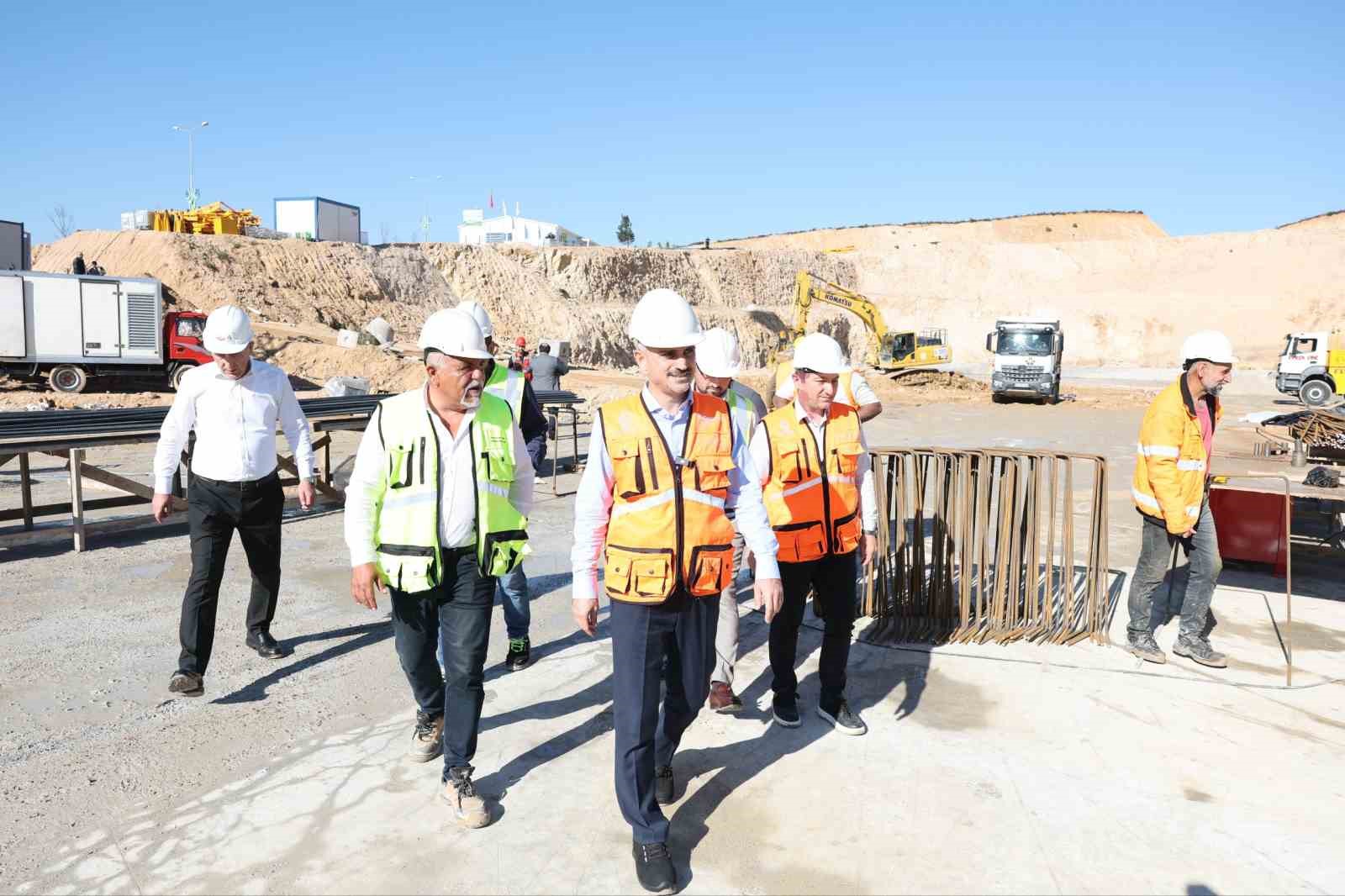 Başkan &Ccedil;ift&ccedil;i devlet hastanesi şantiyesinde: "İnşaat hızla ilerliyor"
