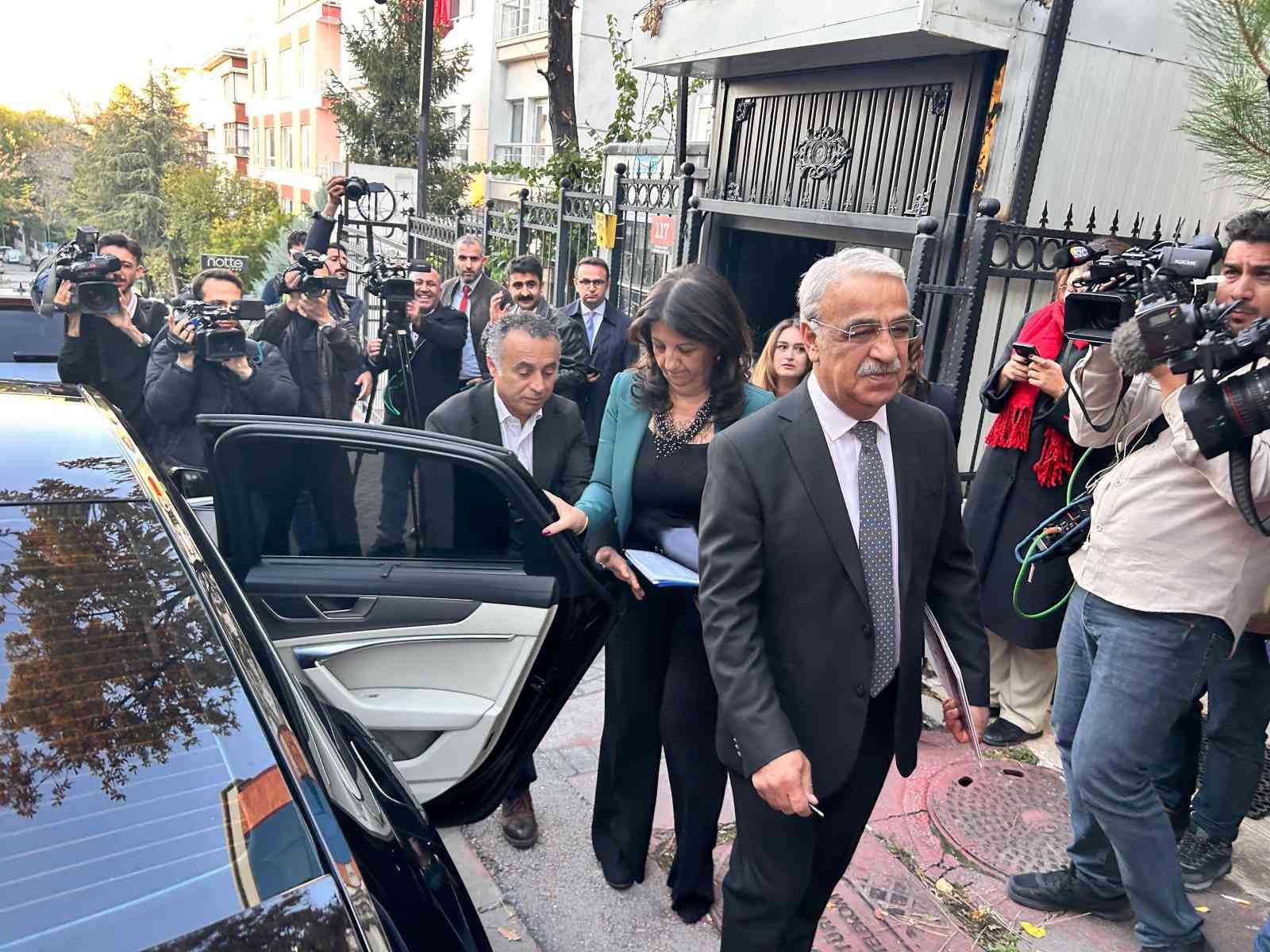 Cumhurbaşkanı Erdoğan ile g&ouml;r&uuml;şecek DEM Parti heyetinden a&ccedil;ıklama
