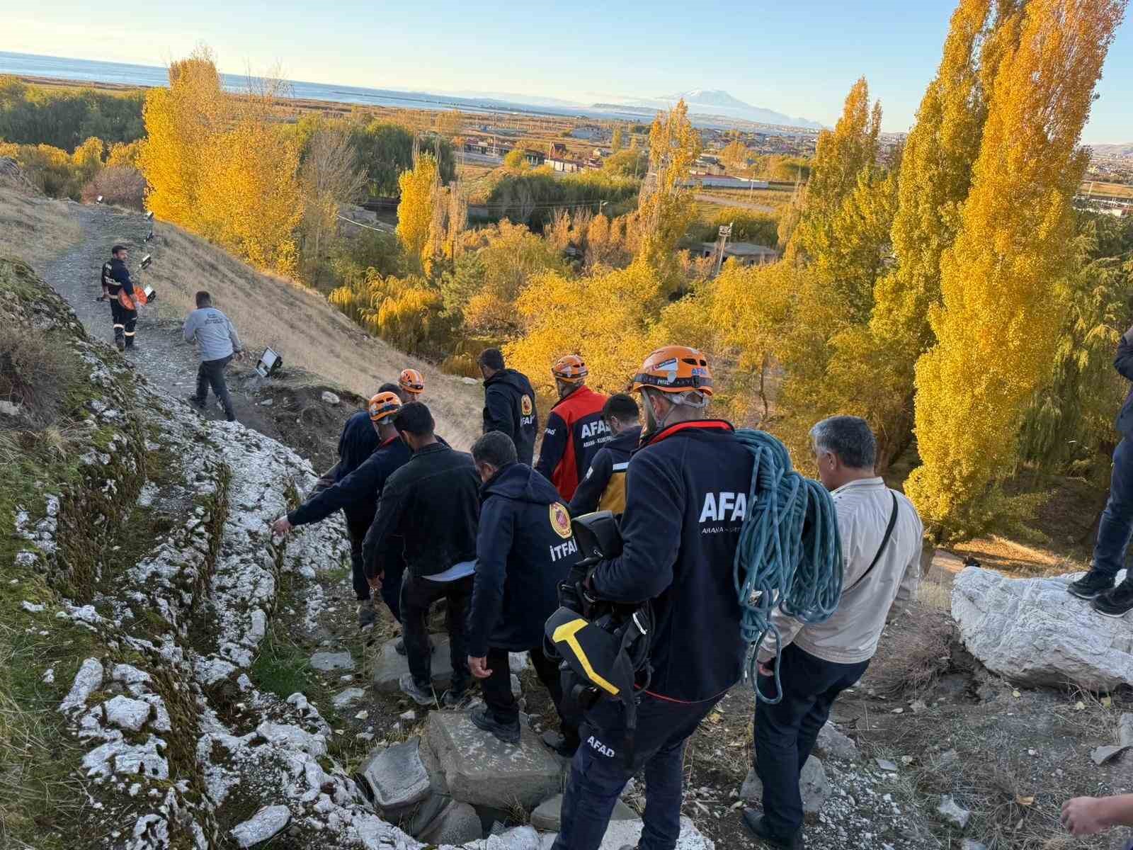 Van Kalesi’nden düşen kişi ağır yaralandı