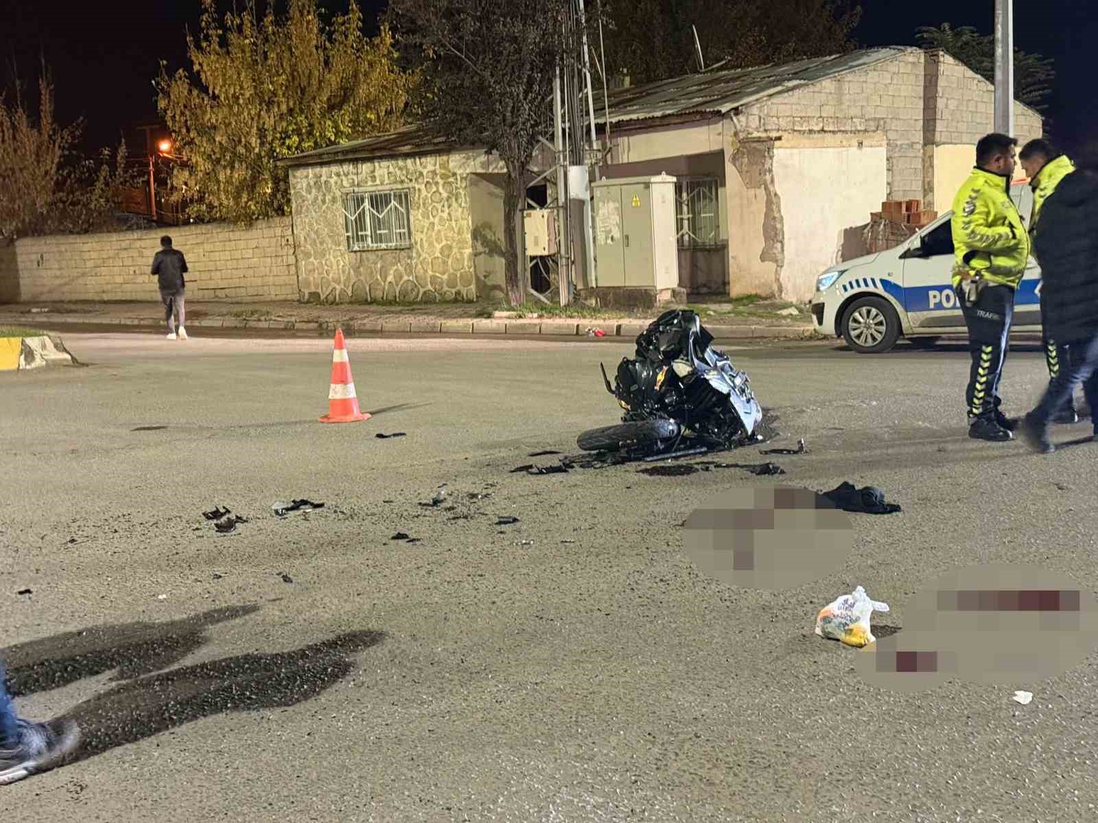 Iğdır’da motosiklet ile otomobil çarpıştı: 2 yaralı