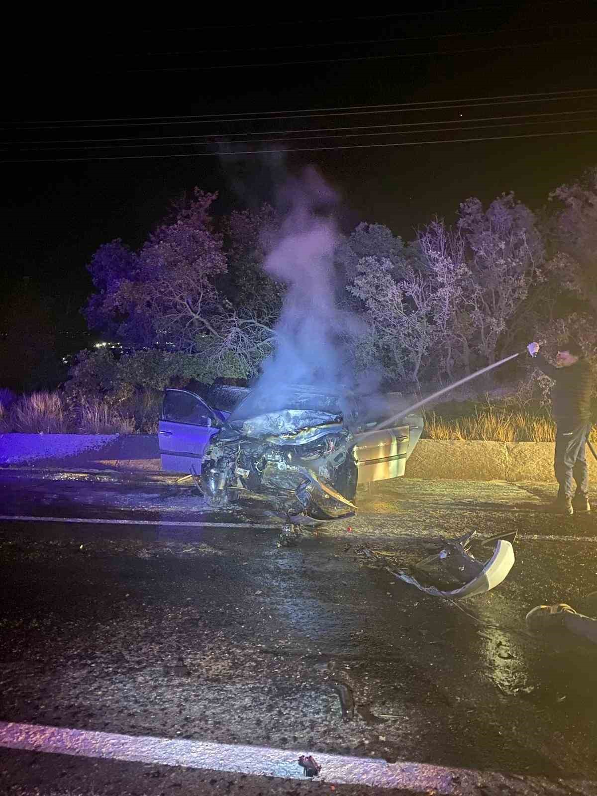 Uşak’ta cip ile otomobil çarpıştı: 2 ölü, 3 yaralı