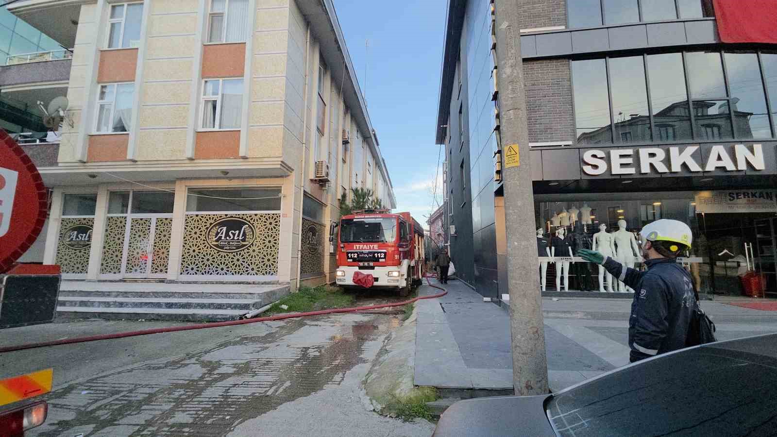 D&uuml;zce&rsquo;de sabah saatlerinde korkutan yangın
