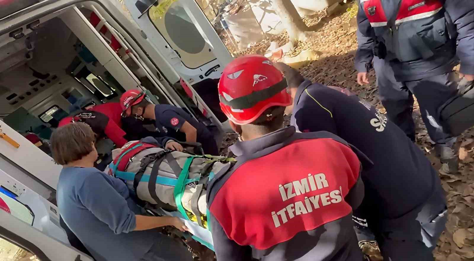 12 metrelik kuyuya düşen 80 yaşındaki Halil Amca, itfaiyenin müdahalesiyle kurtarıldı