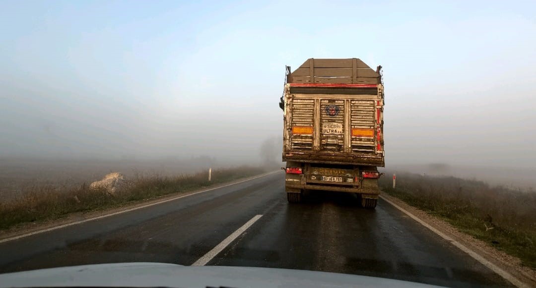 Amasya-Çorum karayolunda yoğun sis etkili oldu