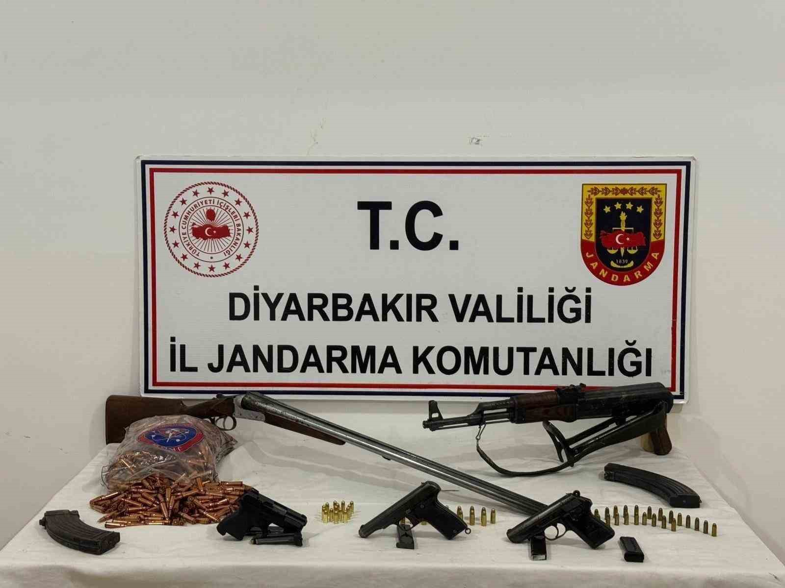 Diyarbakır&rsquo;da ruhsatsız silah operasyonu
