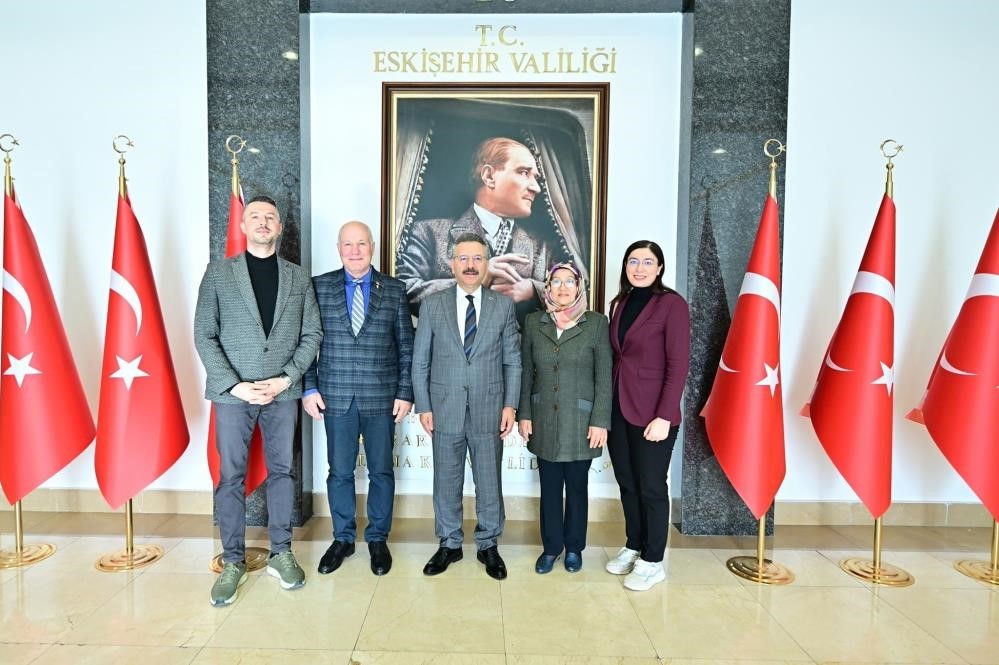 Yazlık valilik konutunu satıp okul yaptıran Vali Aksoy’a teşekkür ziyareti