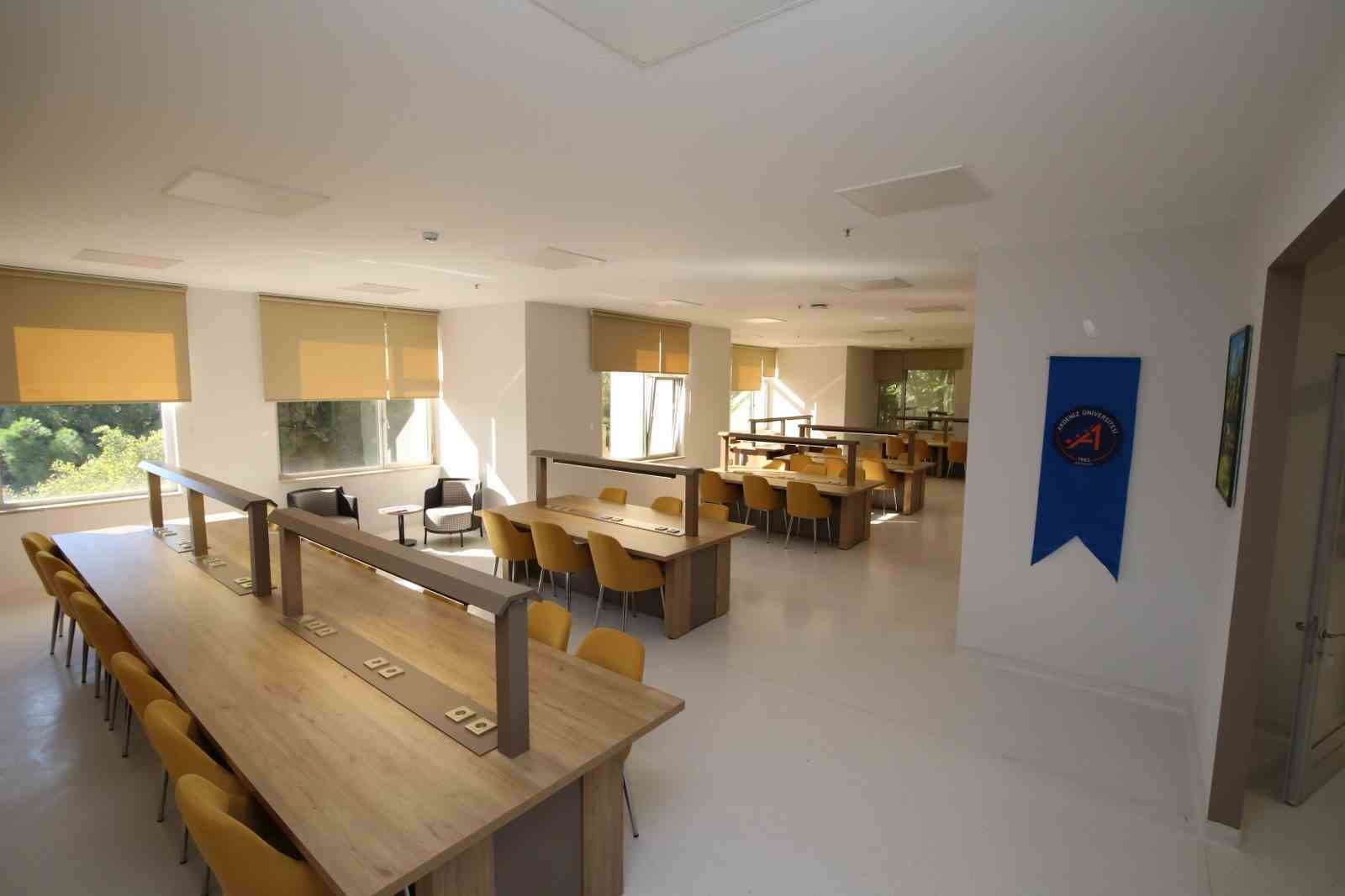 Akdeniz &Uuml;niversitesi K&uuml;t&uuml;phanesi y&uuml;zde 30 b&uuml;y&uuml;d&uuml;
