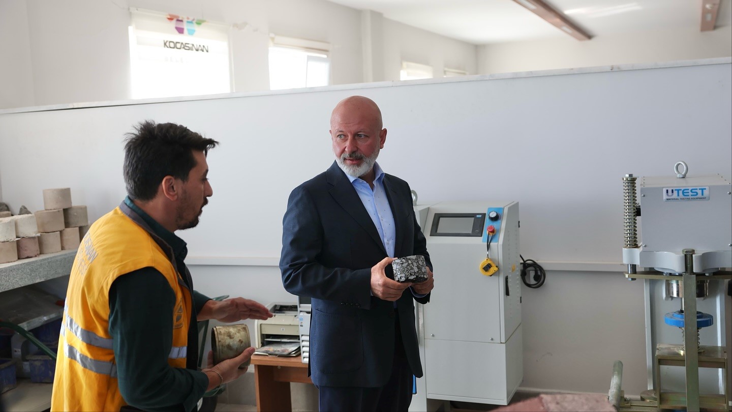 Başkan &Ccedil;olakbayrakdar: "Kendi &uuml;rettiğimiz asfalt sayesinde kamuda 625 milyon TL tasarrufla rekor kırdık"
