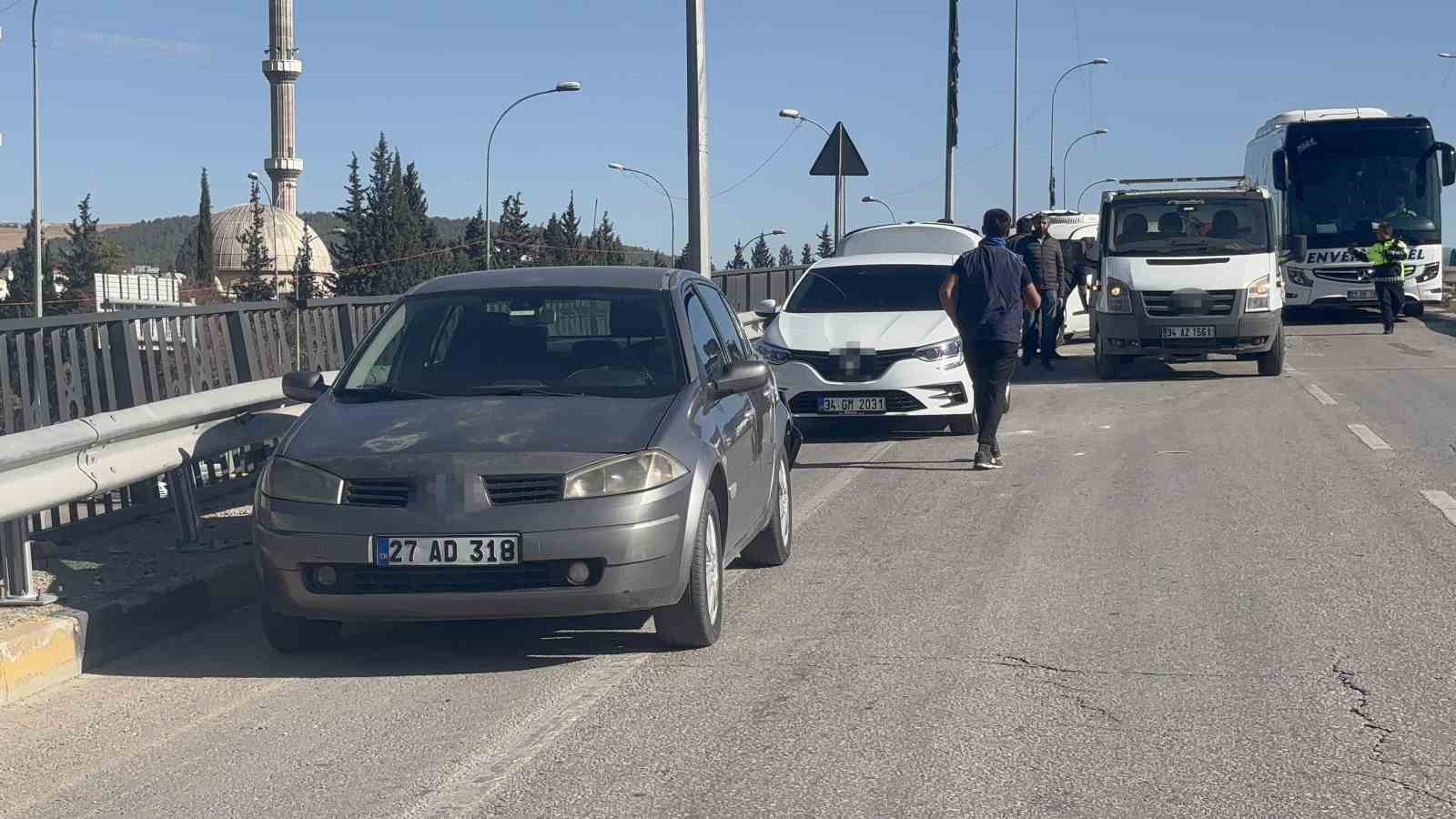 Gaziantep’te 5 aracın karıştığı zincirleme kaza: 1 yaralı