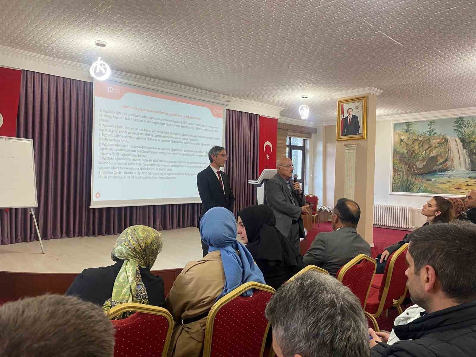 Bayburt&rsquo;ta &Ouml;ğretmenlik Uygulamaları Bilgilendirme Toplantısı yapıldı
