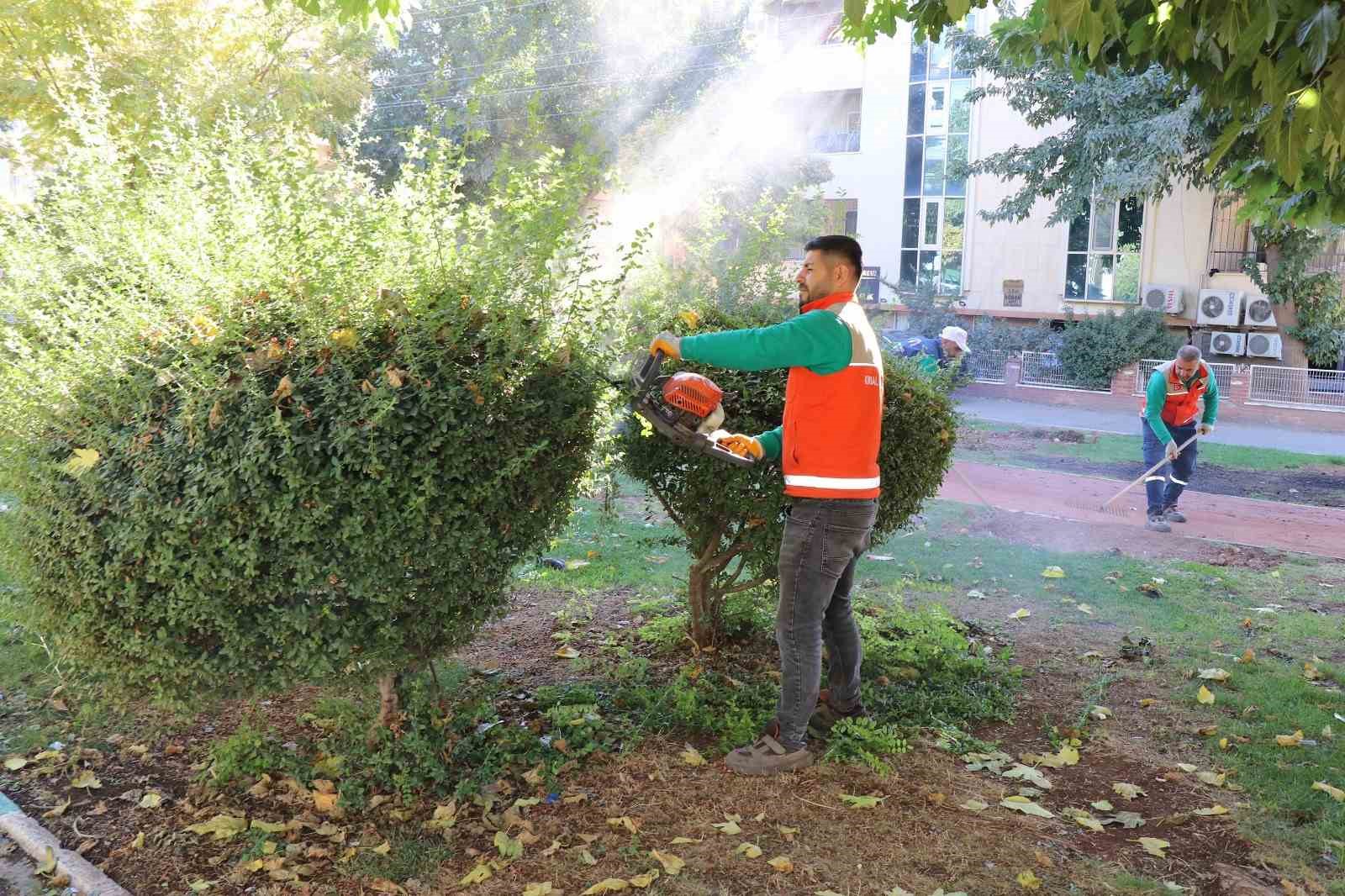 Haliliye Belediyesi il&ccedil;edeki parkları yeniliyor
