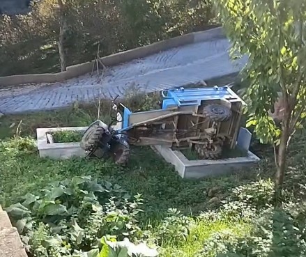 Kastamonu’da devrilen patpatın altında kalan sürücü yaralandı