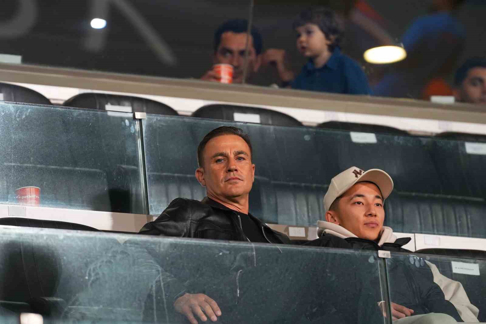 Cannavaro, Başakşehir-Kocaelispor maçının tribünden takip etti
