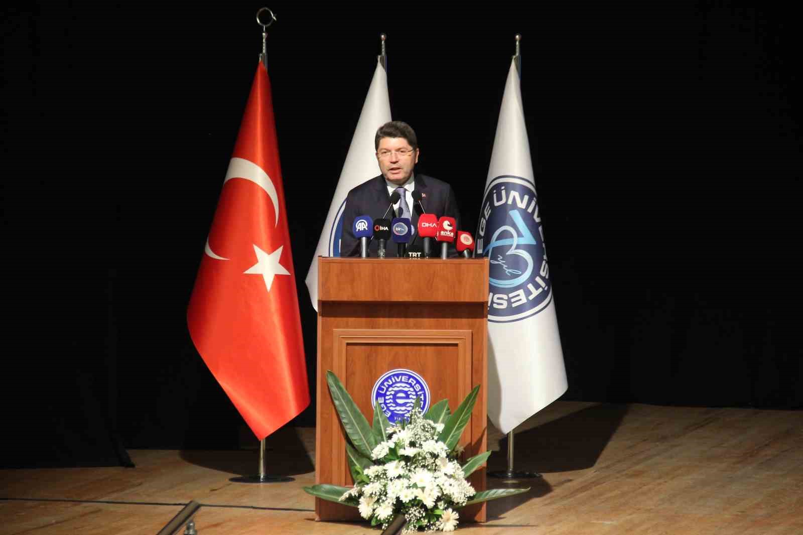 Adalet Bakanı Yılmaz Tun&ccedil;: "Yeni anayasaya ihtiya&ccedil; var"
