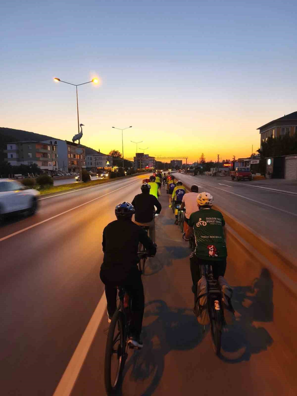 Bisikletliler &ccedil;ocuklar i&ccedil;in pedal &ccedil;evirecek: "Pedalla Kitap G&ouml;t&uuml;r&uuml;yoruz" kampanyası
