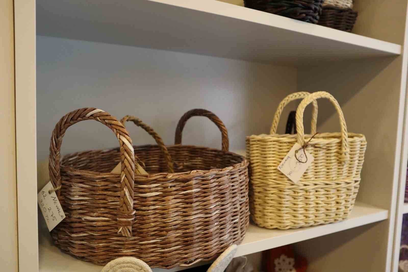 Yalova’da kadınların atık kağıttan ürettikleri sepetler ilgi görüyor