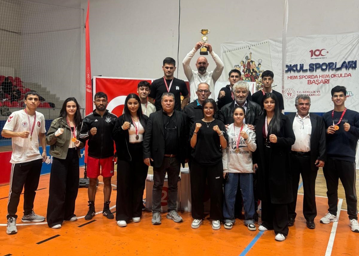 Akdeniz Belediye Spor&rsquo;dan Kayseri&rsquo;de şampiyonluk ge&ccedil;idi
