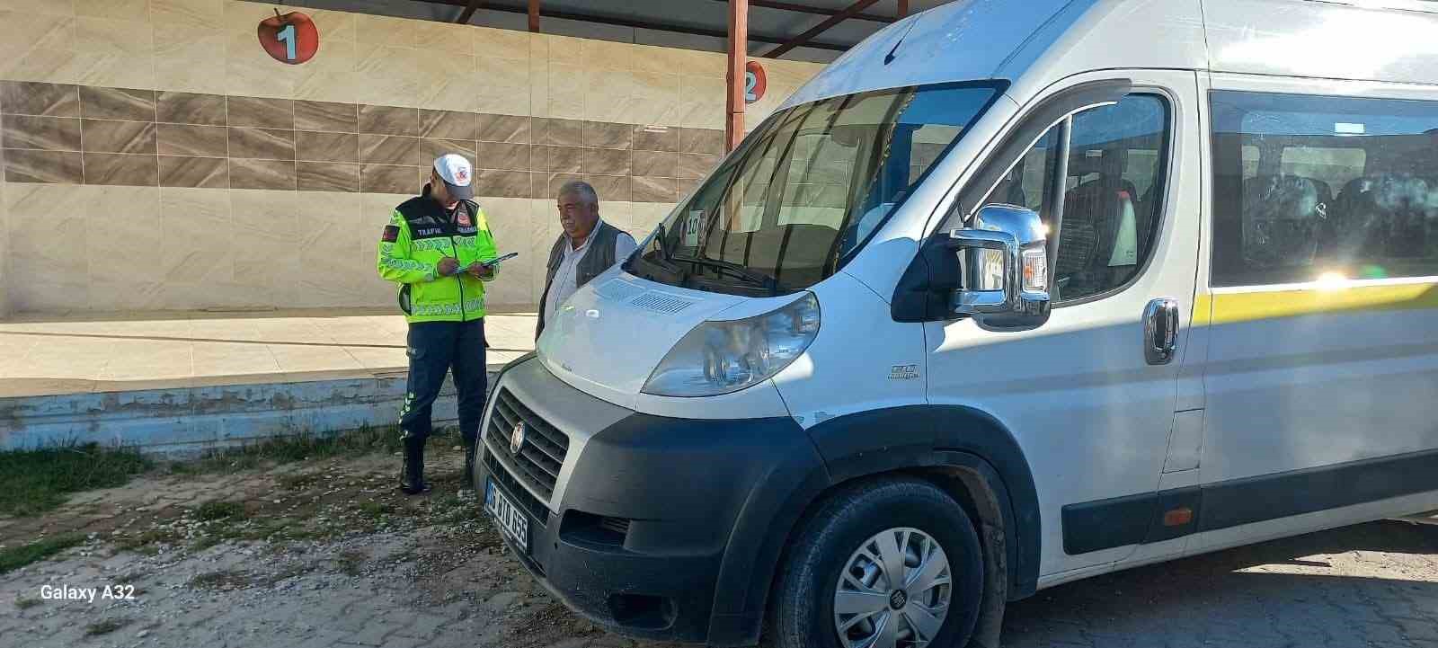 Selendi&rsquo;de okul servisleri sıkı denetimden ge&ccedil;ti
