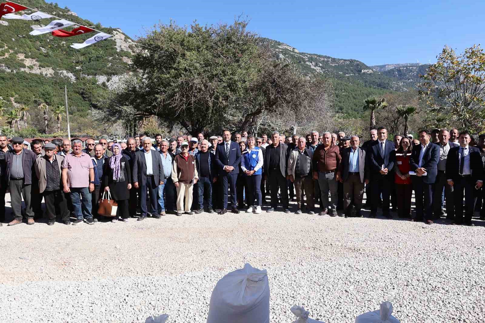 Muğla B&uuml;y&uuml;kşehir&rsquo;den Kırsal Kalkınmaya 330 tonluk yem tohumu desteği
